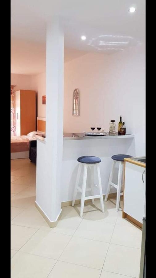 Studio By The Beach - Vlorë Buitenkant foto