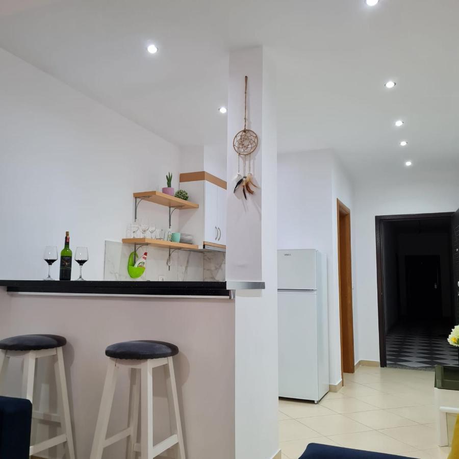 Studio By The Beach - Vlorë Buitenkant foto