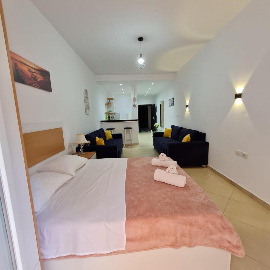 Studio By The Beach - Vlorë Buitenkant foto