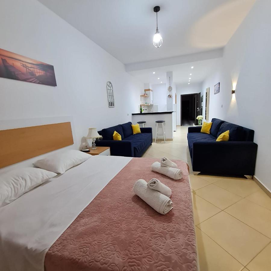 Studio By The Beach - Vlorë Buitenkant foto