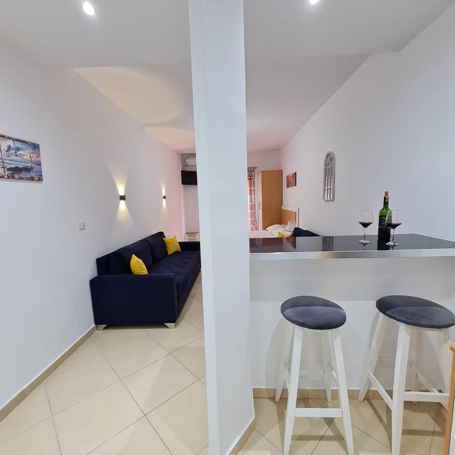 Studio By The Beach - Vlorë Buitenkant foto