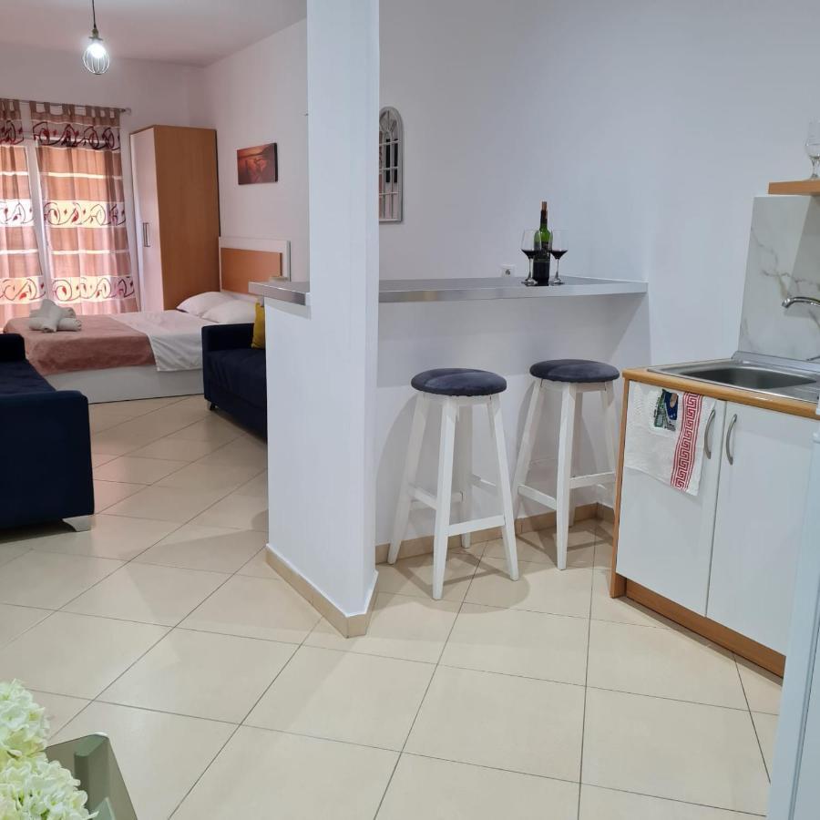 Studio By The Beach - Vlorë Buitenkant foto