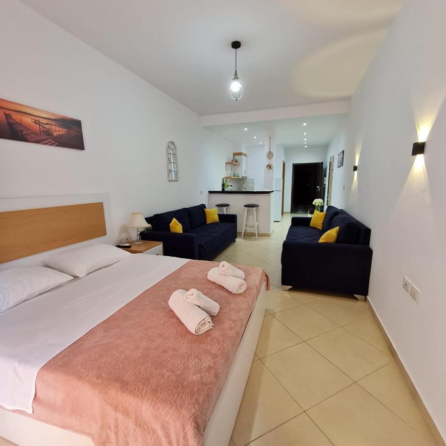 Studio By The Beach - Vlorë Buitenkant foto