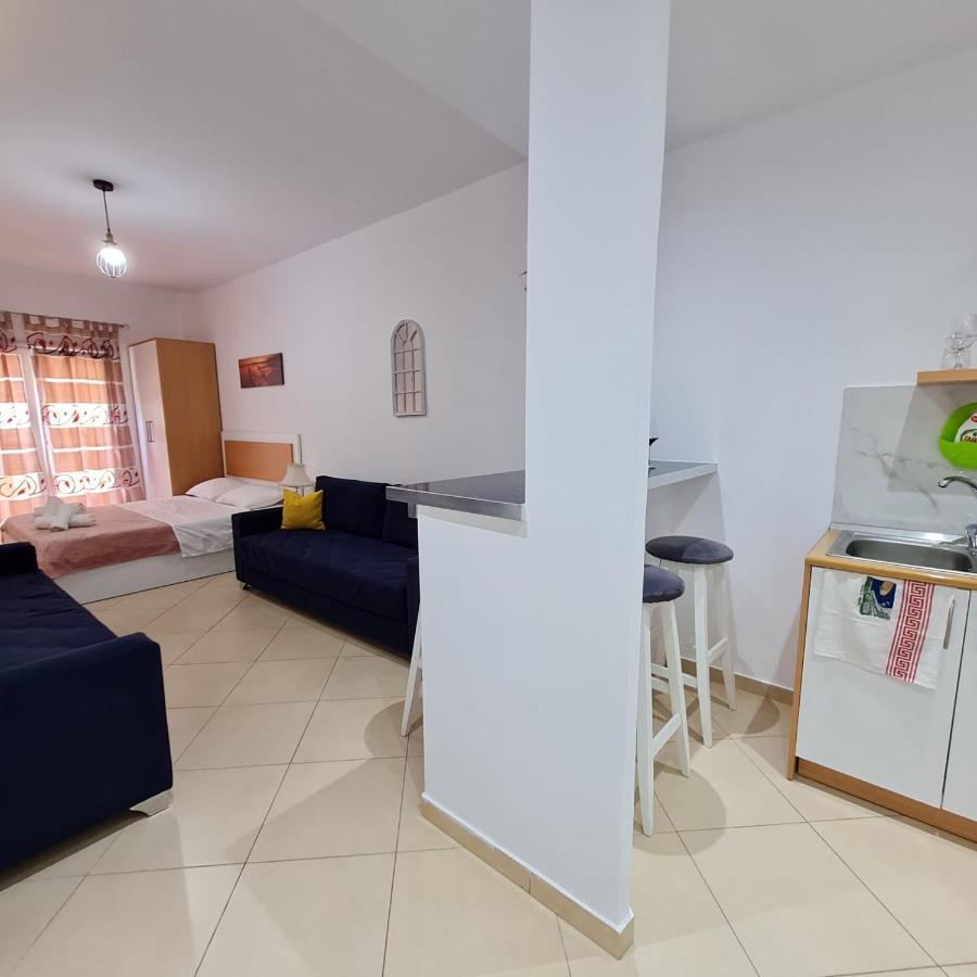 Studio By The Beach - Vlorë Buitenkant foto