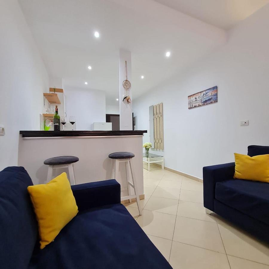 Studio By The Beach - Vlorë Buitenkant foto