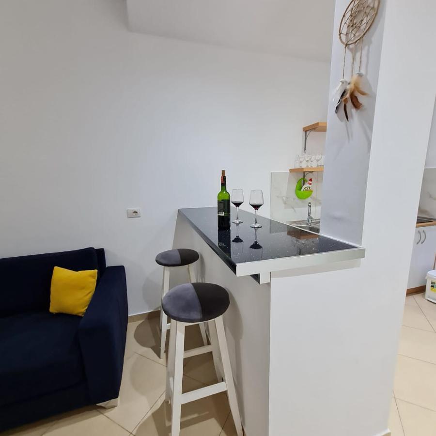 Studio By The Beach - Vlorë Buitenkant foto