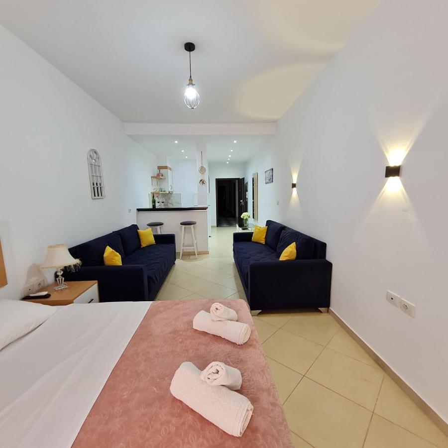 Studio By The Beach - Vlorë Buitenkant foto