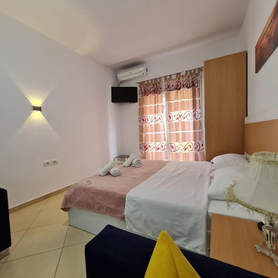 Studio By The Beach - Vlorë Buitenkant foto
