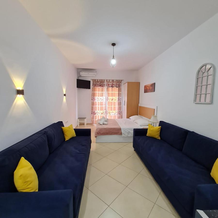 Studio By The Beach - Vlorë Buitenkant foto