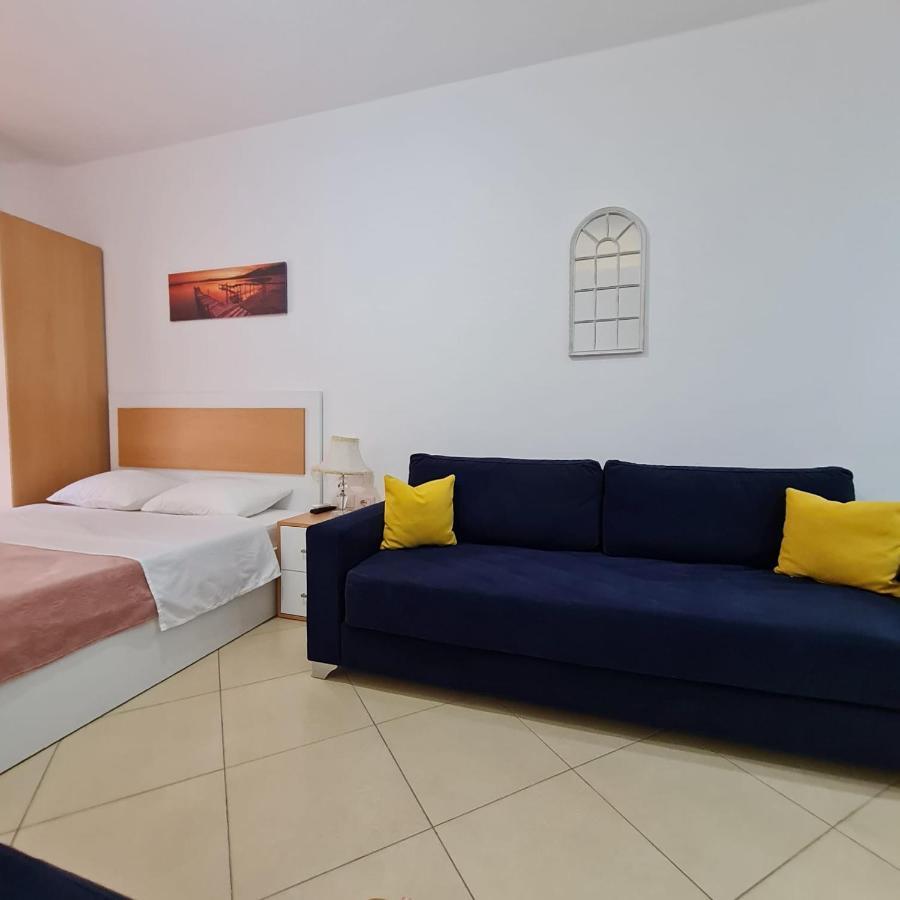 Studio By The Beach - Vlorë Buitenkant foto