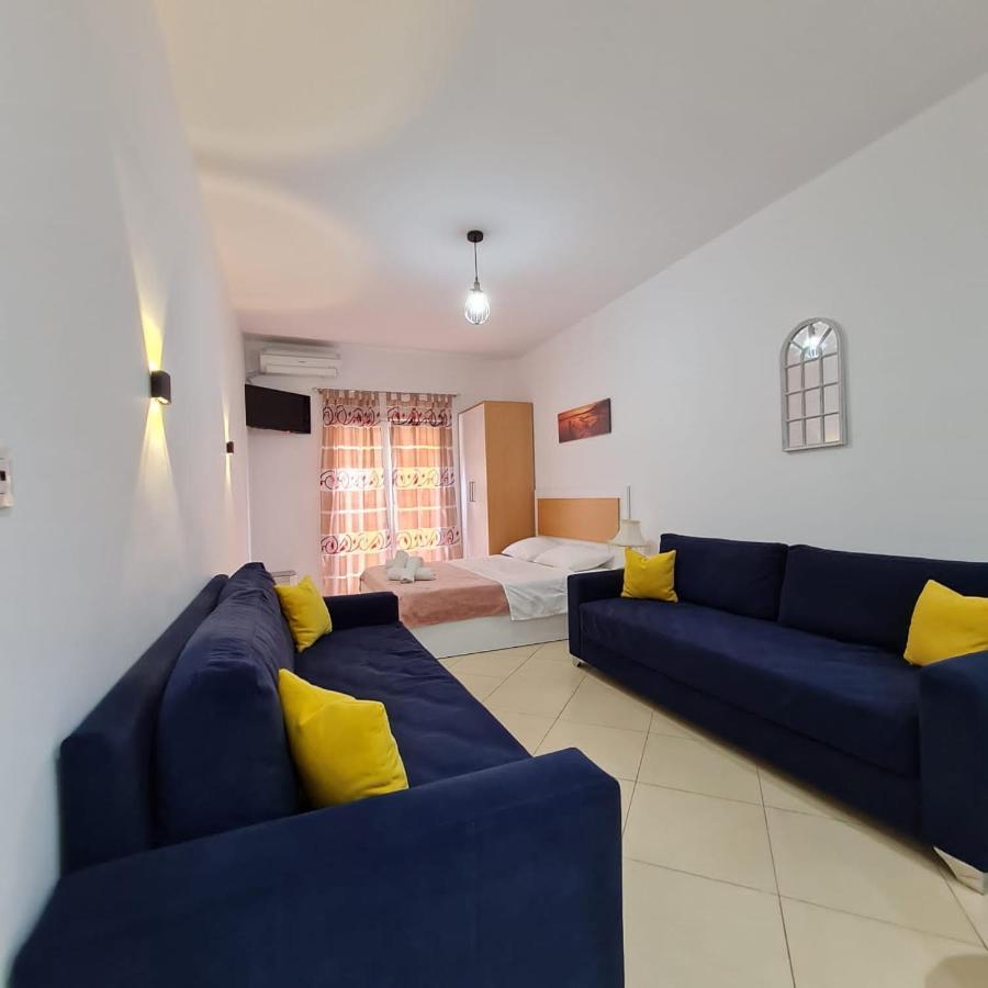 Studio By The Beach - Vlorë Buitenkant foto