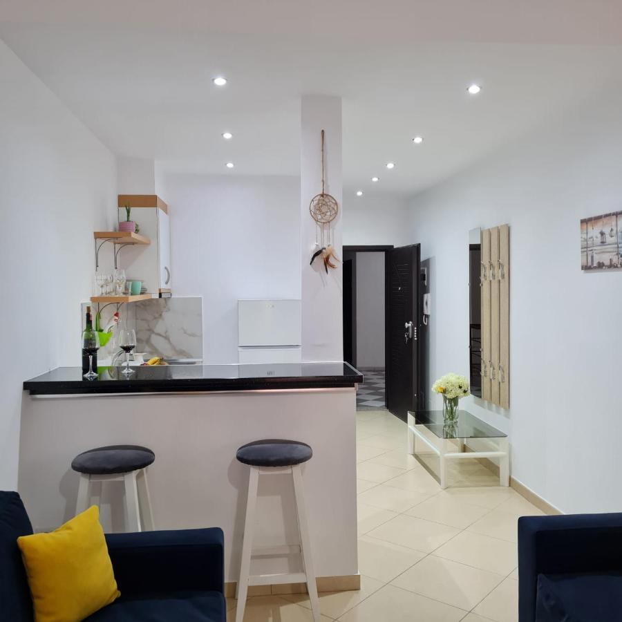 Studio By The Beach - Vlorë Buitenkant foto