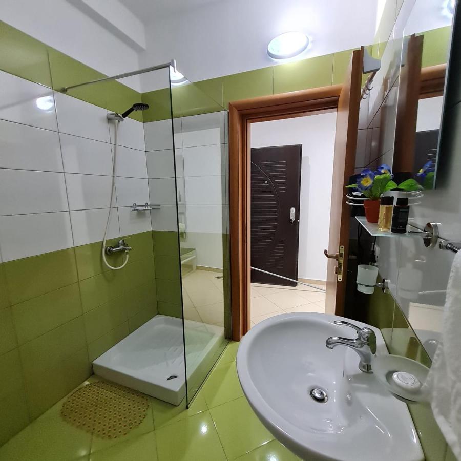 Studio By The Beach - Vlorë Buitenkant foto